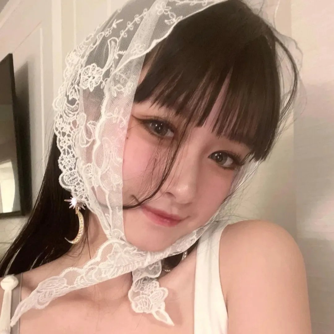 三个摩登女性 海报